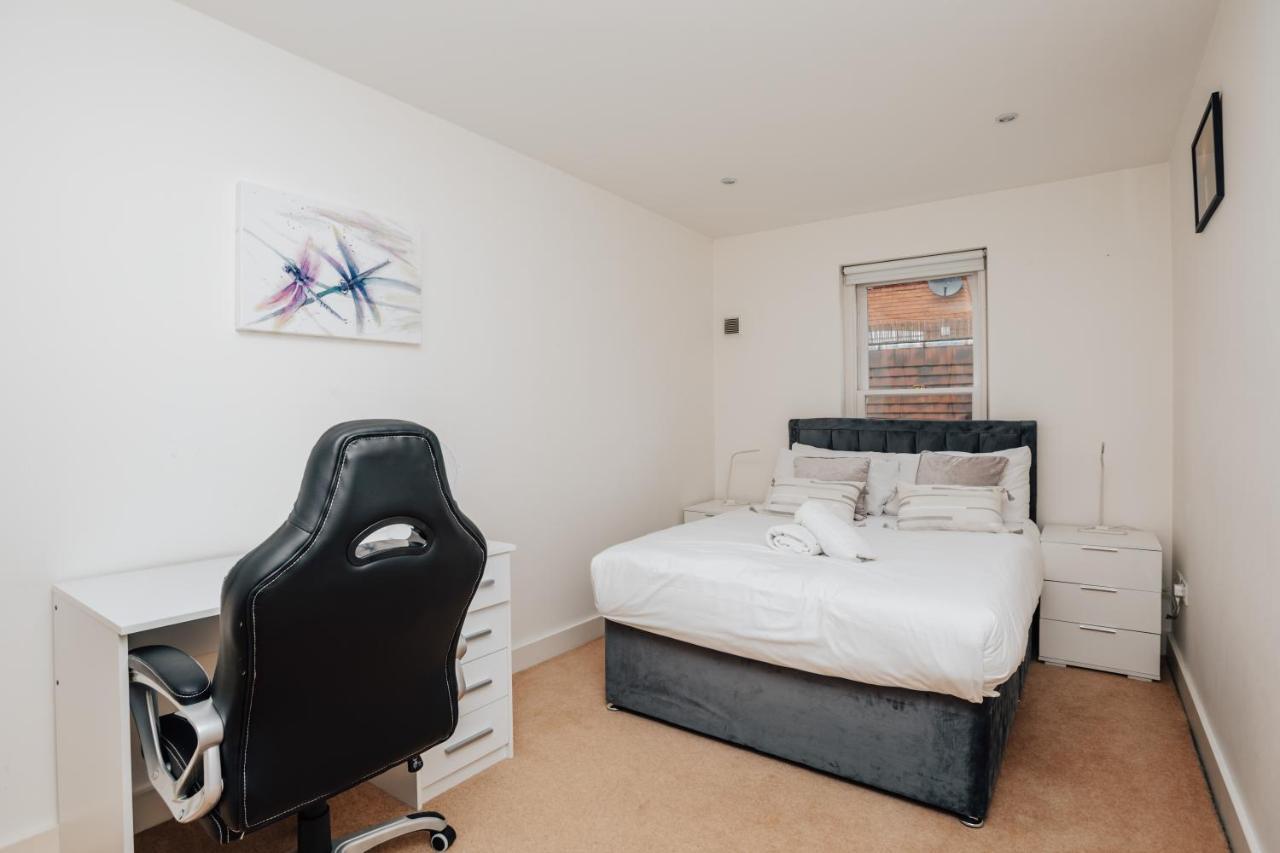 Henley Town Centre With Parking Apartment Exterior photo